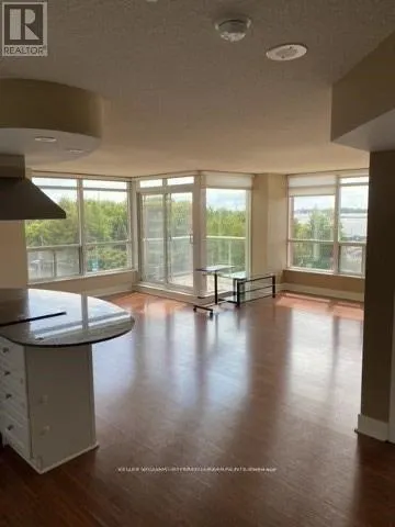 500 - 550 QUEENS QUAY W