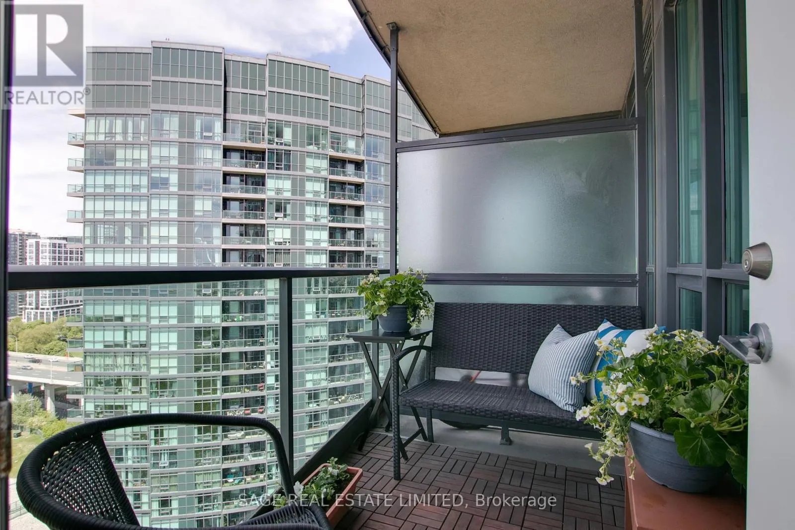 2310 - 219 FORT YORK BOULEVARD