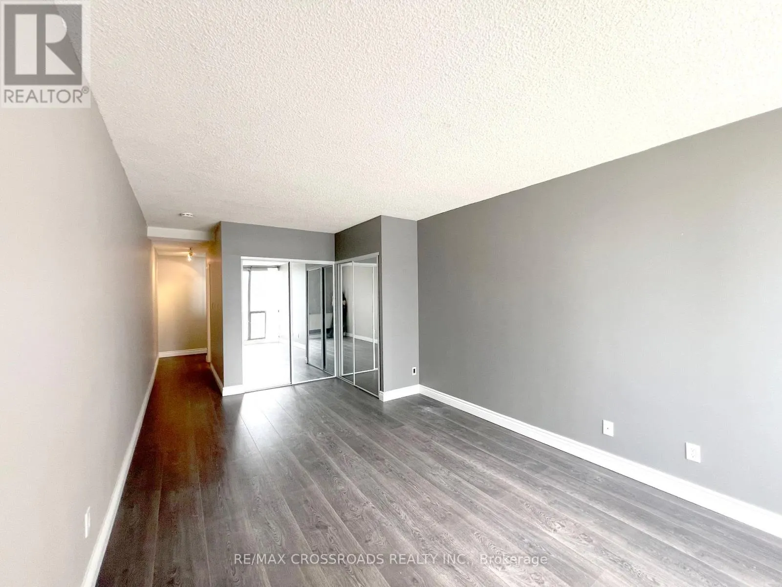2212 - 33 HARBOUR SQUARE