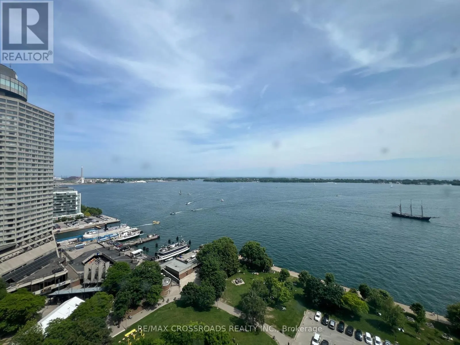 2212 - 33 HARBOUR SQUARE