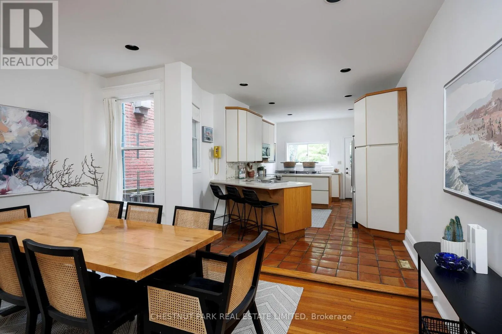272 ROBERT STREET