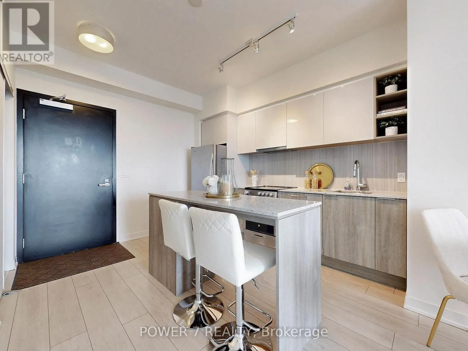 1110 - 31 TIPPETT ROAD