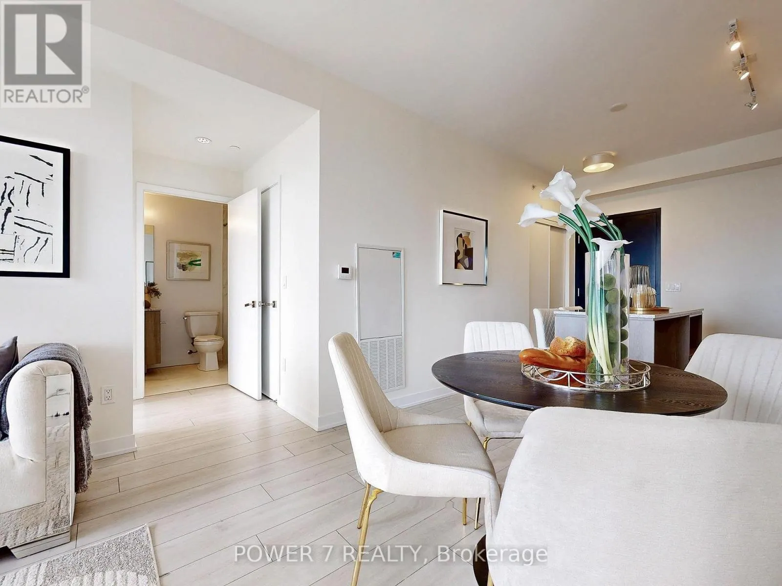 1110 - 31 TIPPETT ROAD