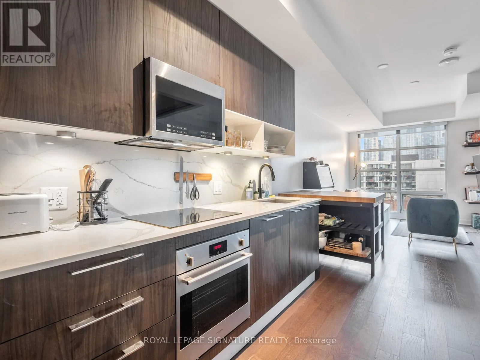 905 - 501 ADELAIDE STREET W