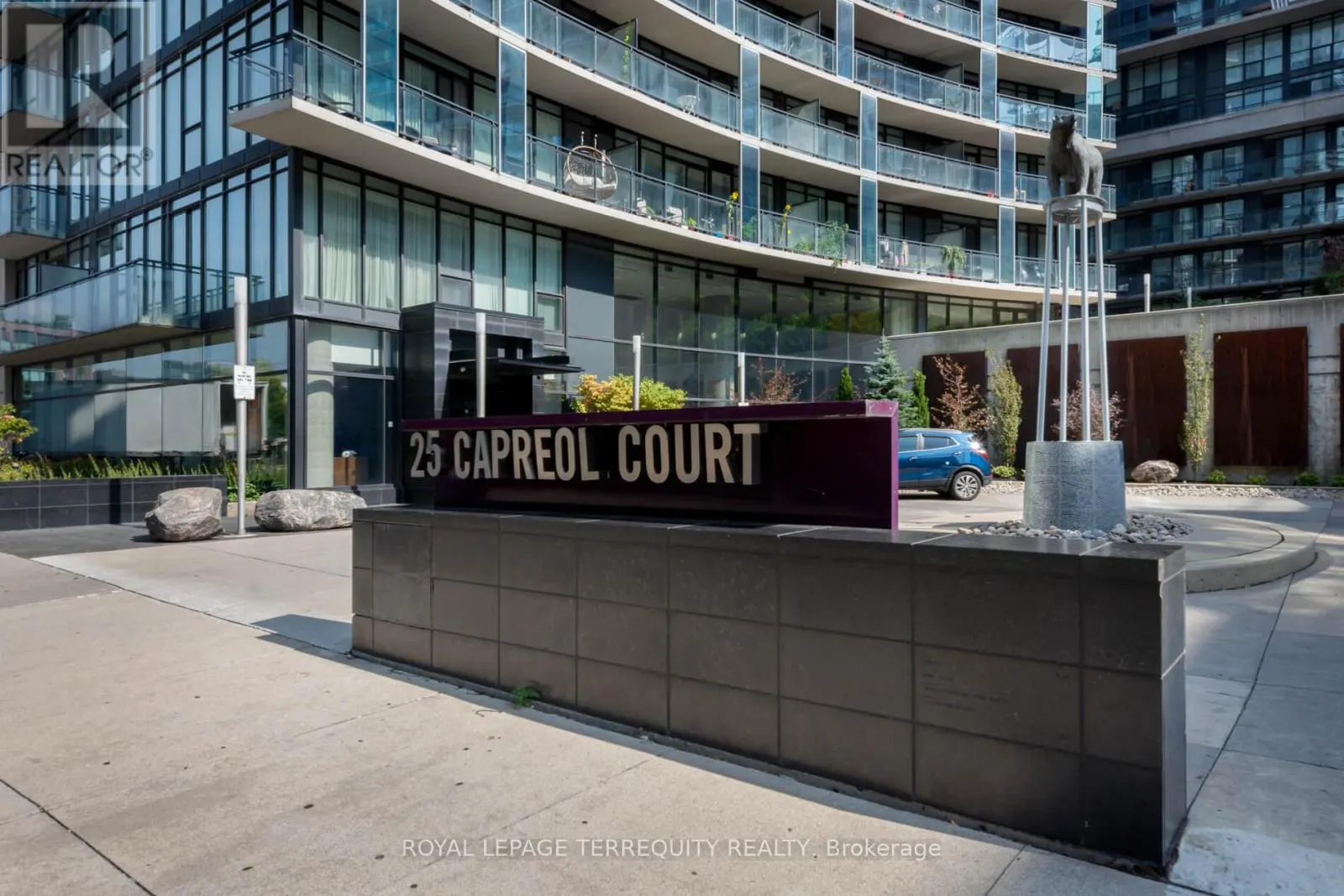 303 - 25 CAPREOL COURT