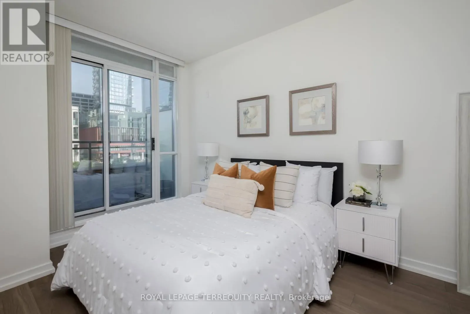 303 - 25 CAPREOL COURT