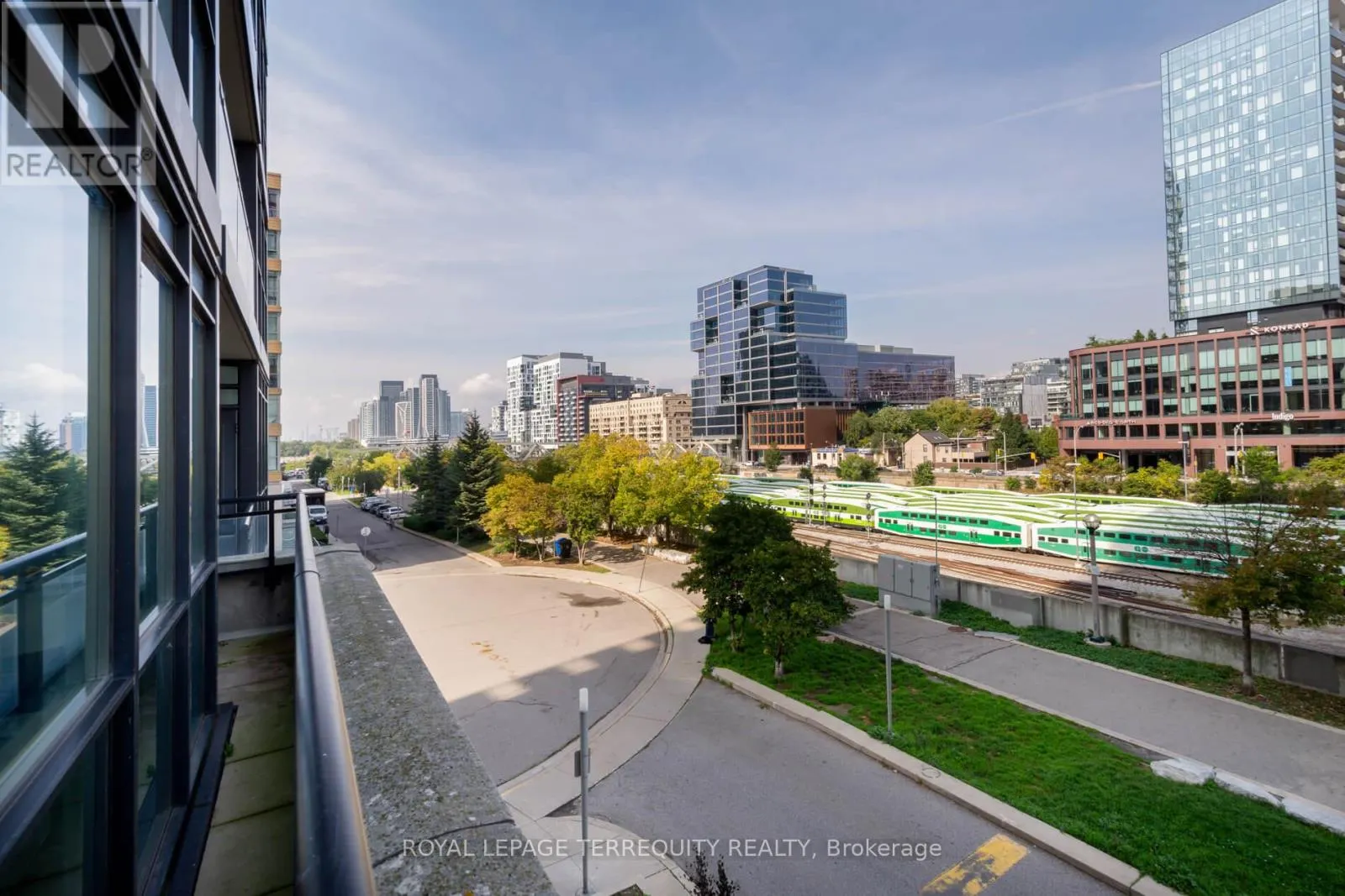303 - 25 CAPREOL COURT