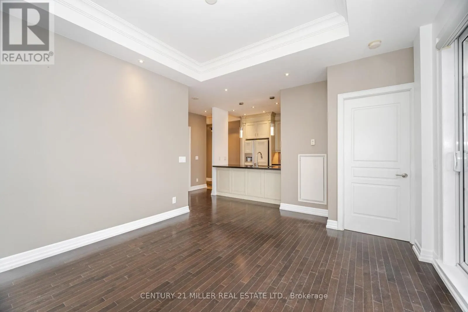 515 - 21 BURKEBROOK PLACE