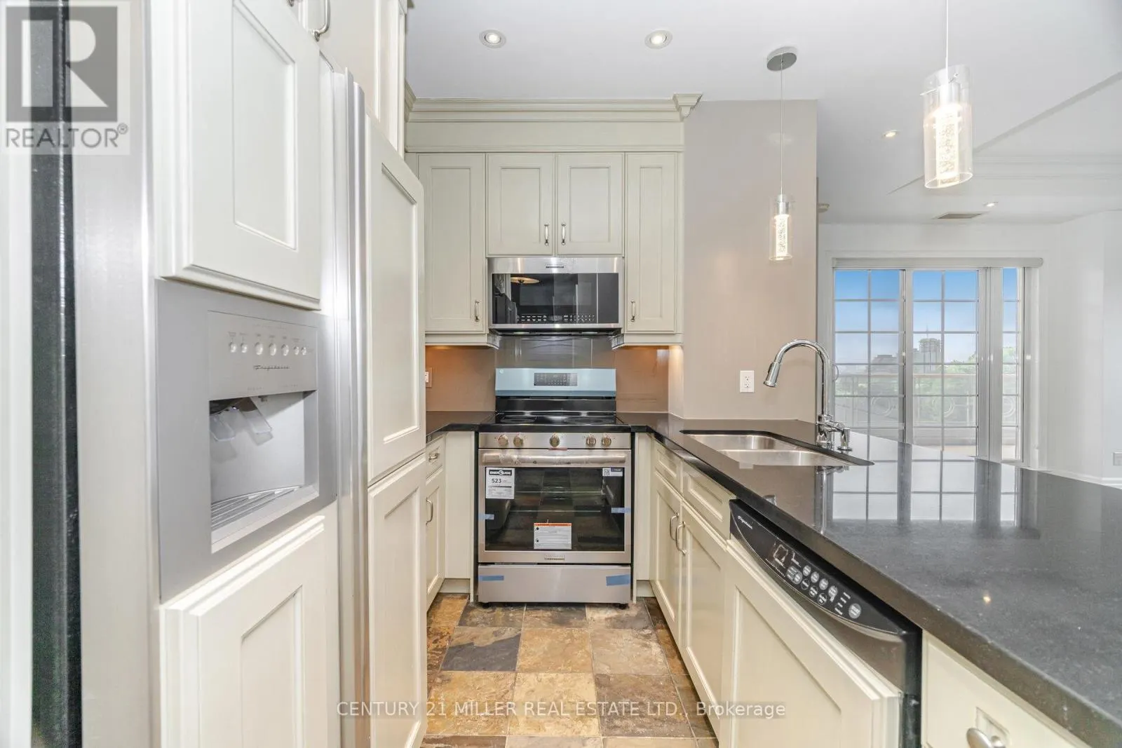 515 - 21 BURKEBROOK PLACE