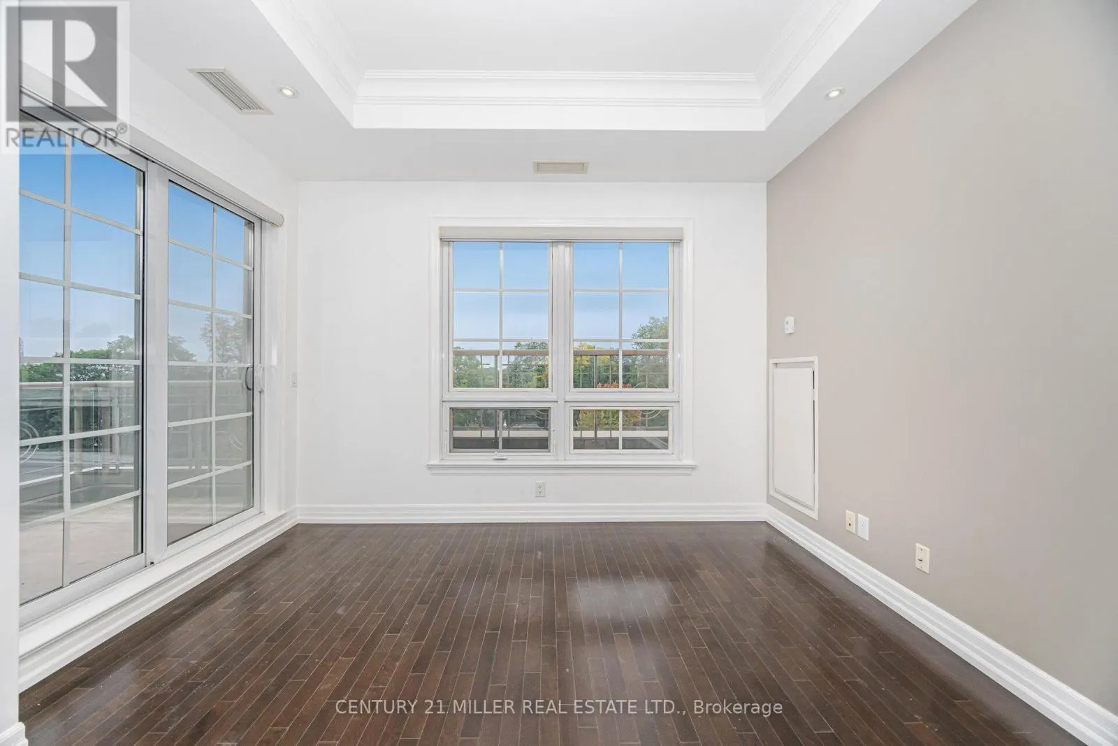 515 - 21 BURKEBROOK PLACE