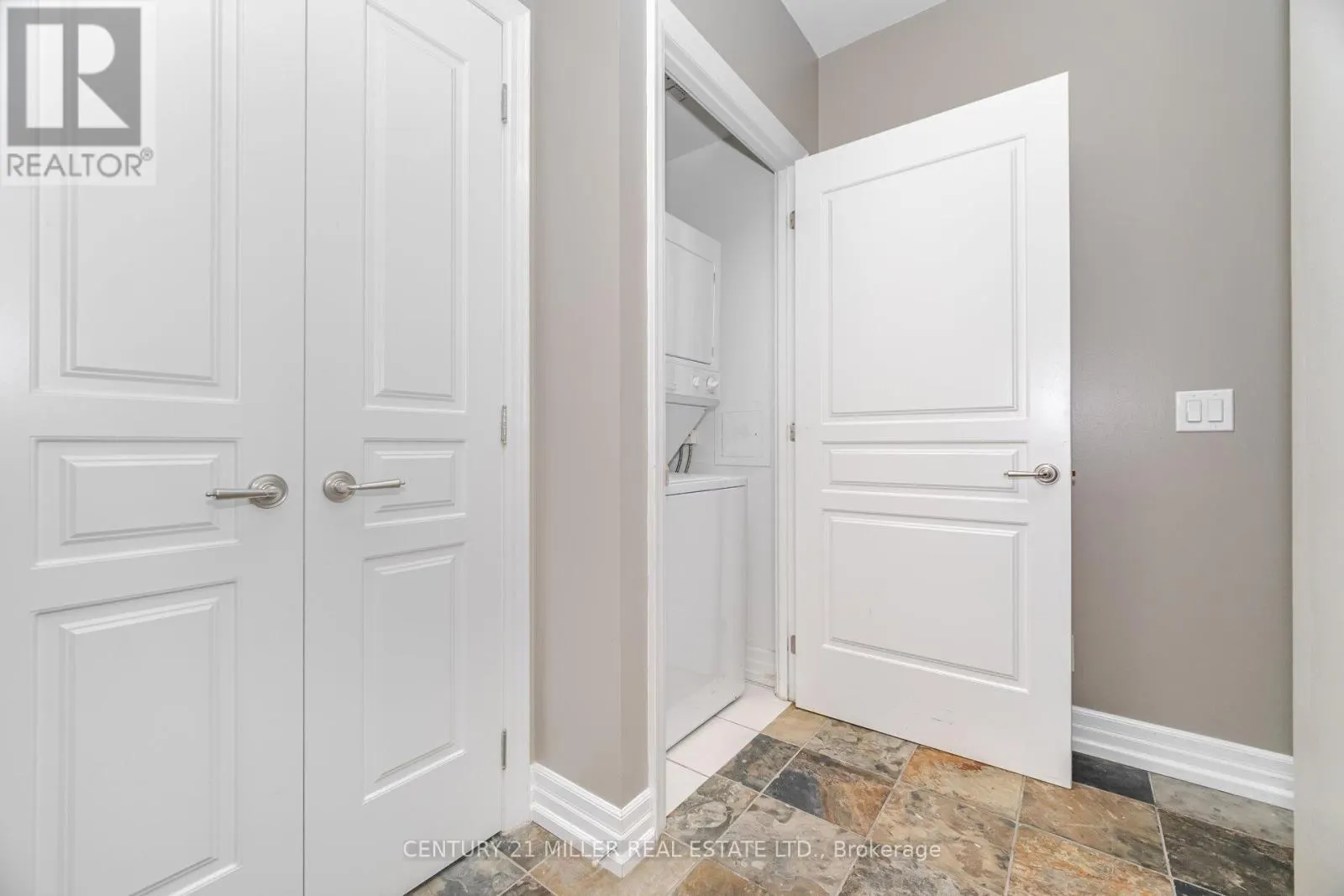 515 - 21 BURKEBROOK PLACE