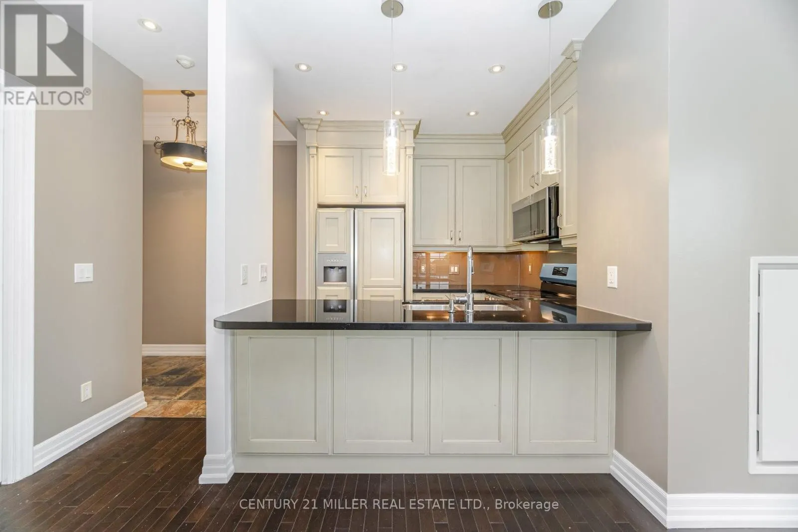 515 - 21 BURKEBROOK PLACE