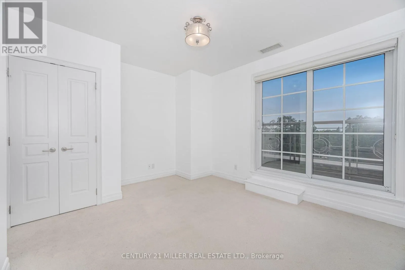 515 - 21 BURKEBROOK PLACE