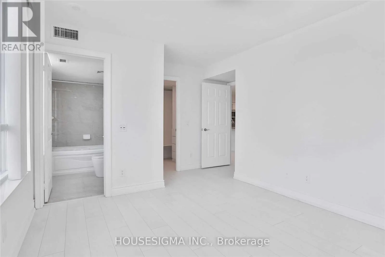 1826 - 25 GREENVIEW AVENUE