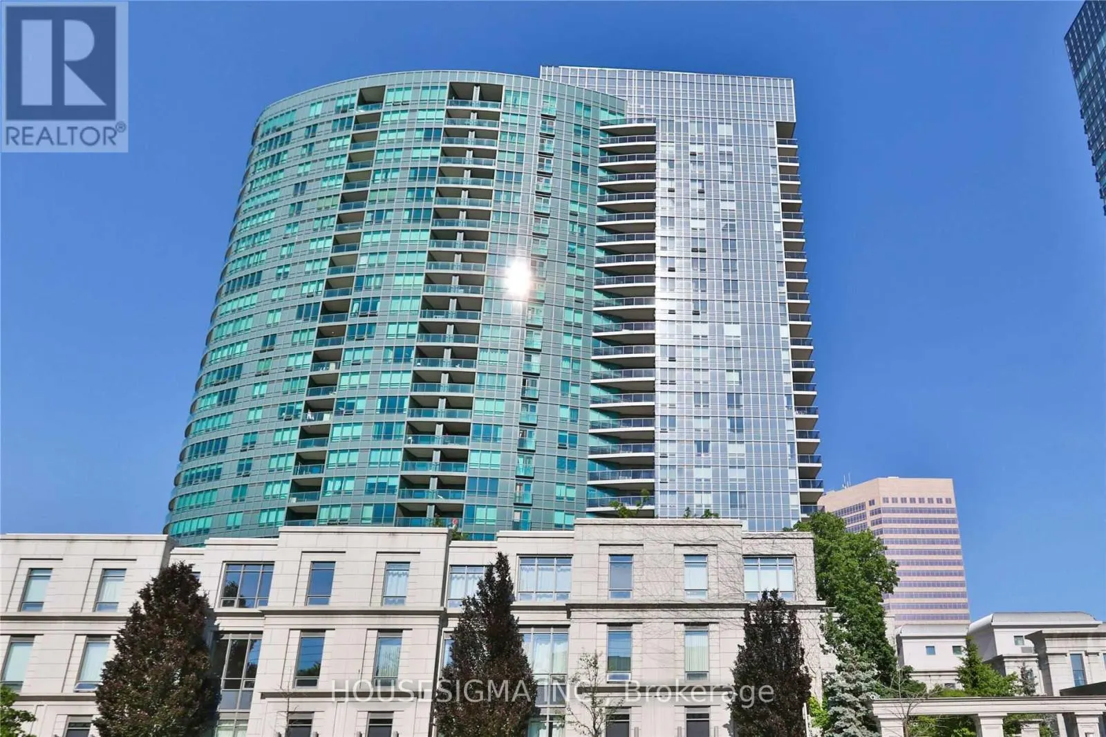 1826 - 25 GREENVIEW AVENUE