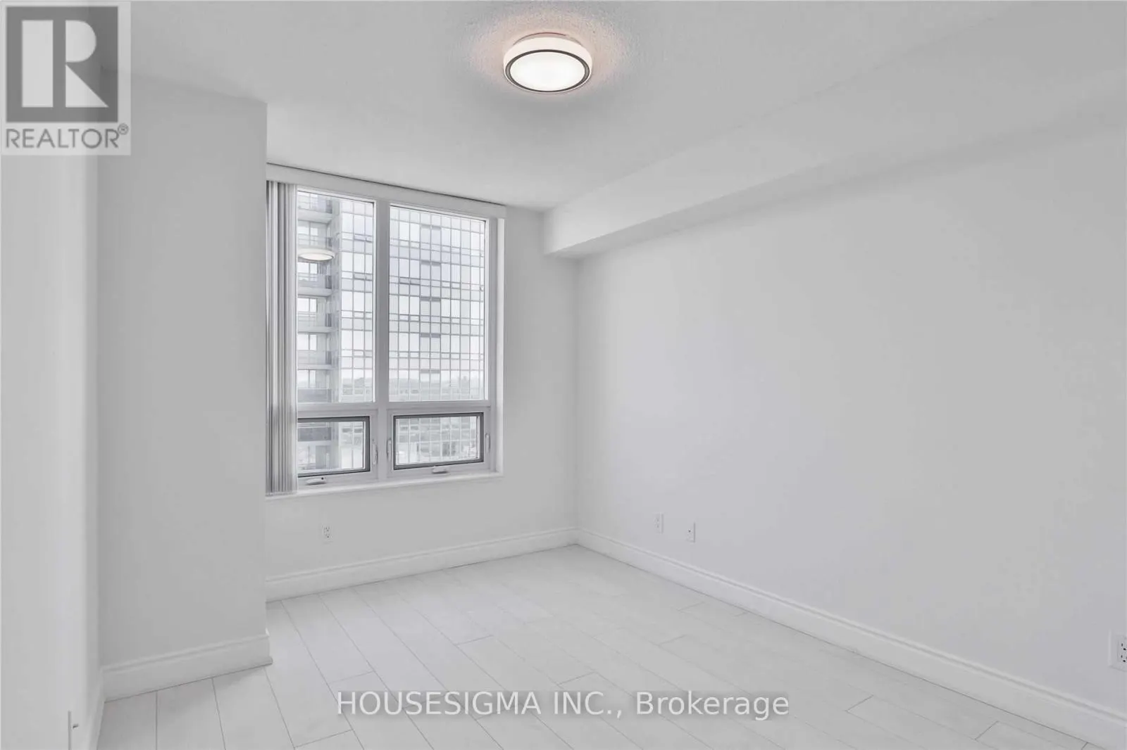 1826 - 25 GREENVIEW AVENUE