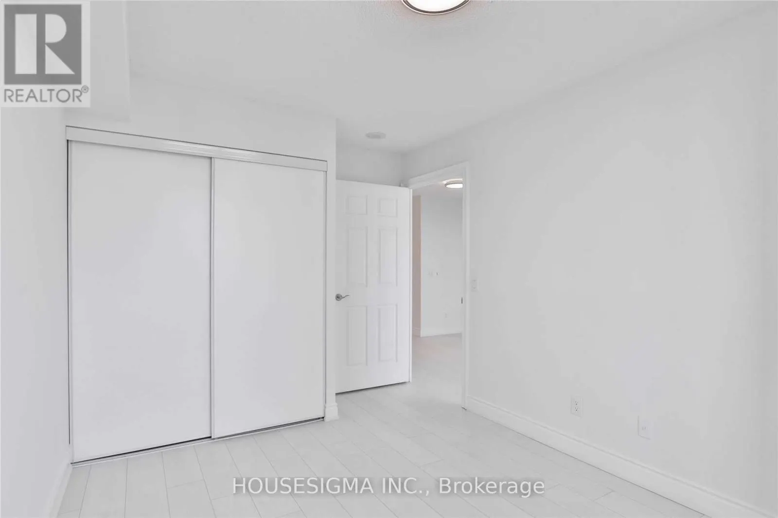 1826 - 25 GREENVIEW AVENUE