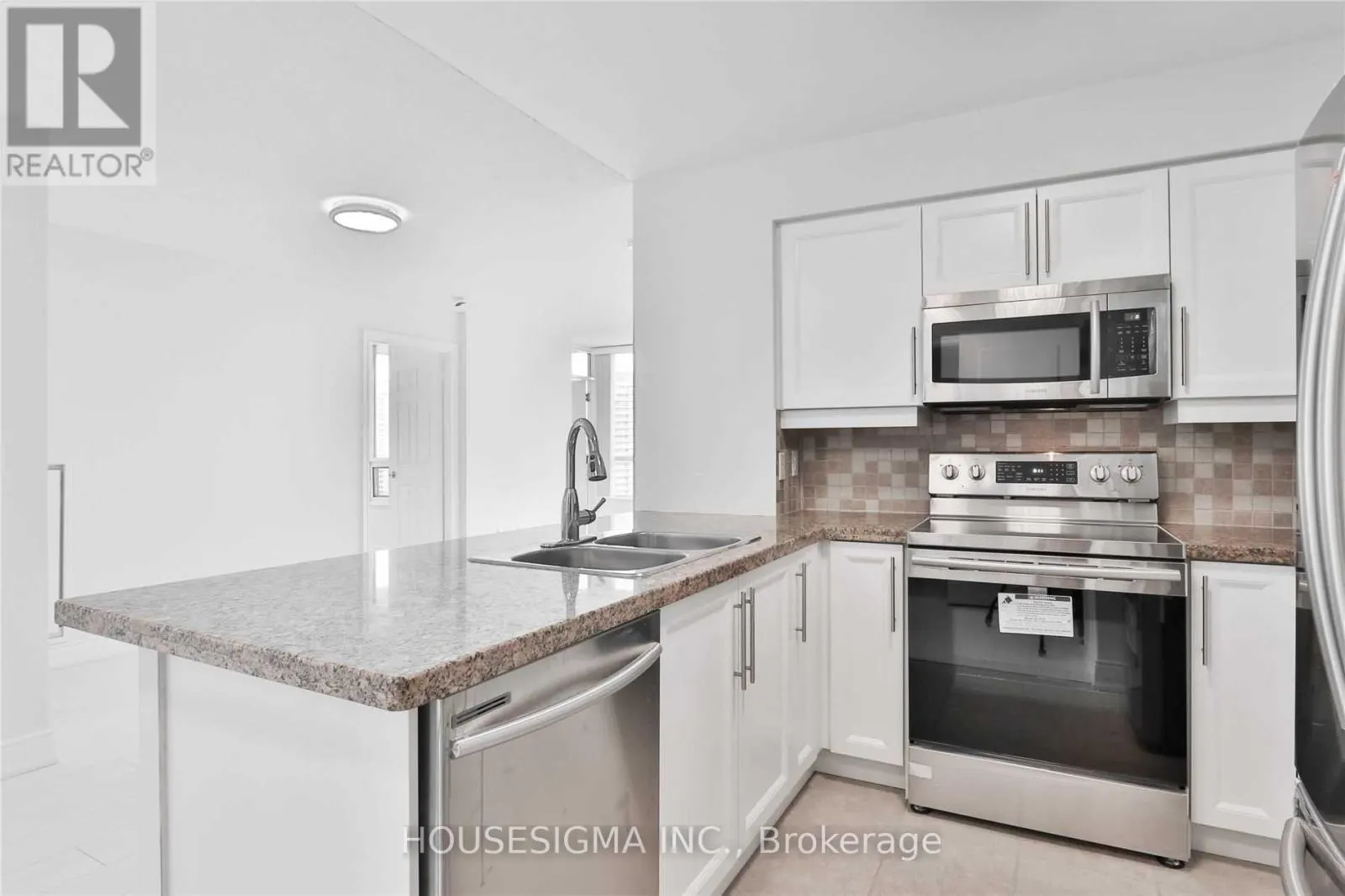 1826 - 25 GREENVIEW AVENUE