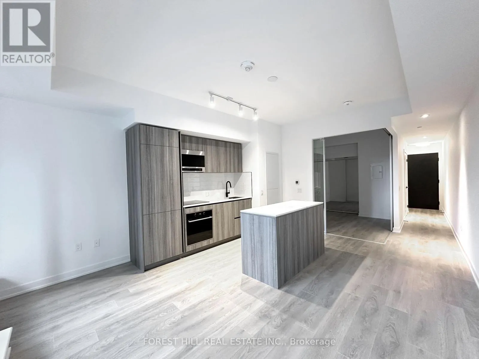 204 - 117 BROADWAY AVENUE
