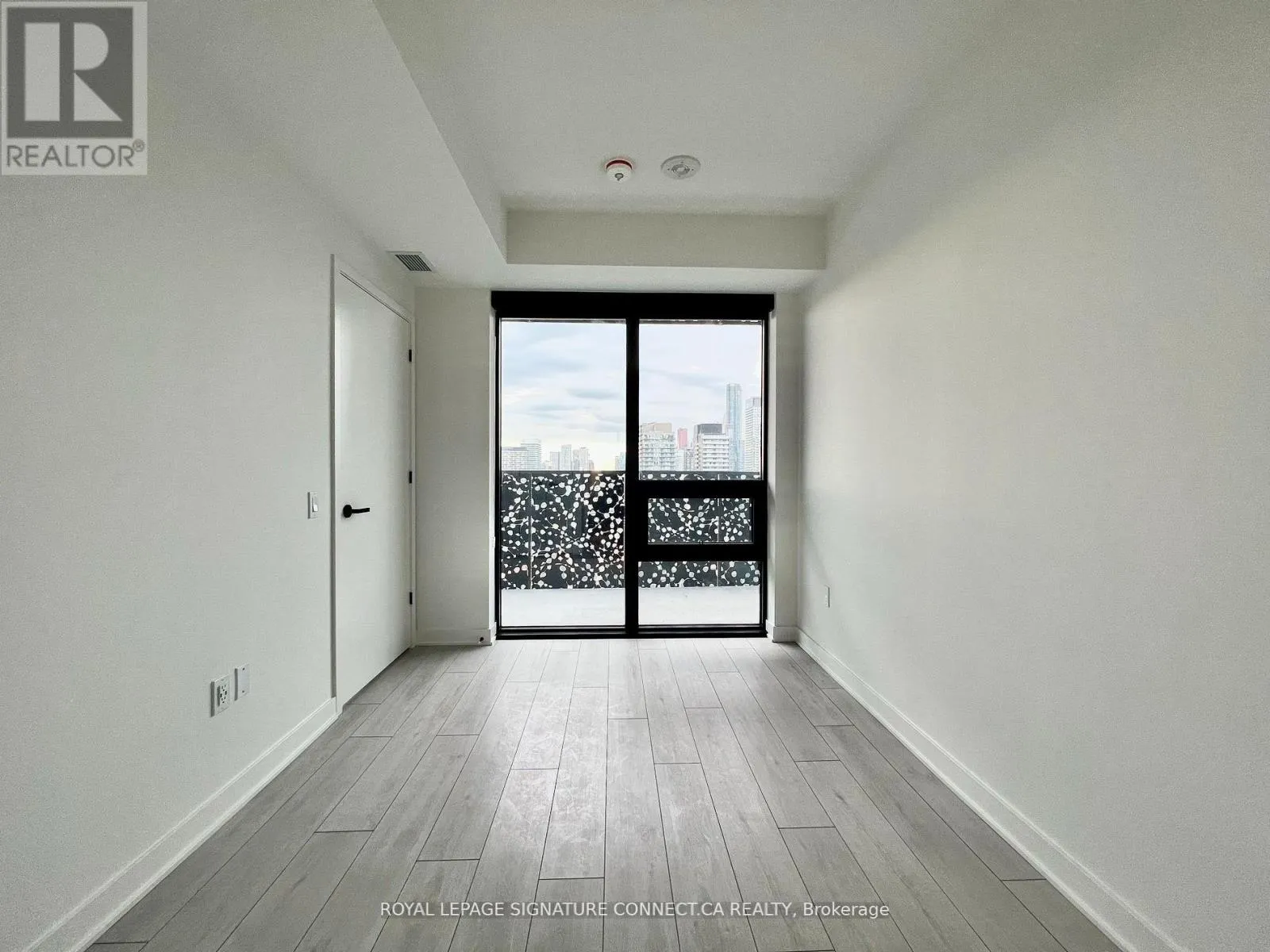 2605 - 55 CHARLES STREET E