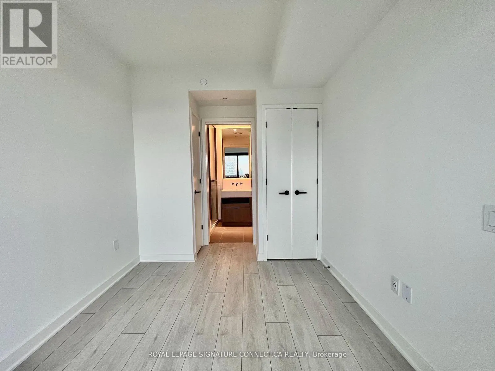 2605 - 55 CHARLES STREET E