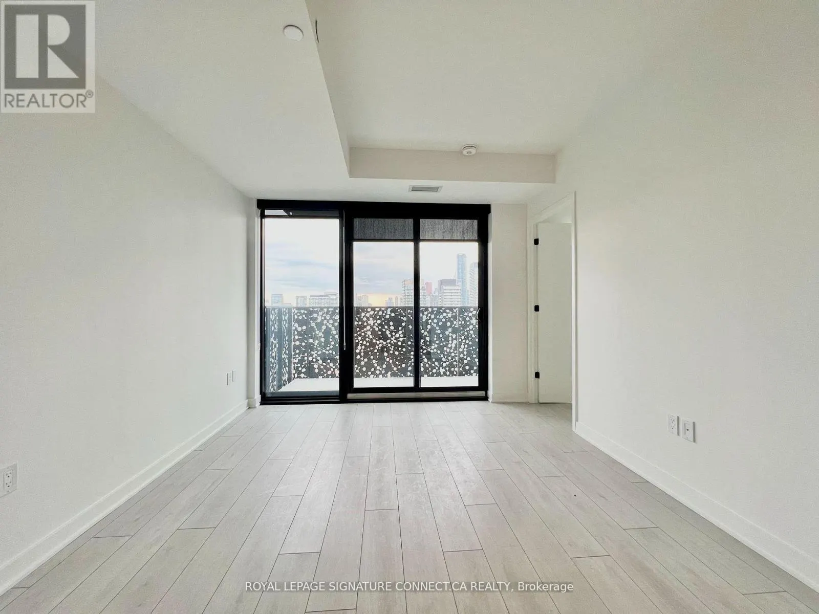 2605 - 55 CHARLES STREET E
