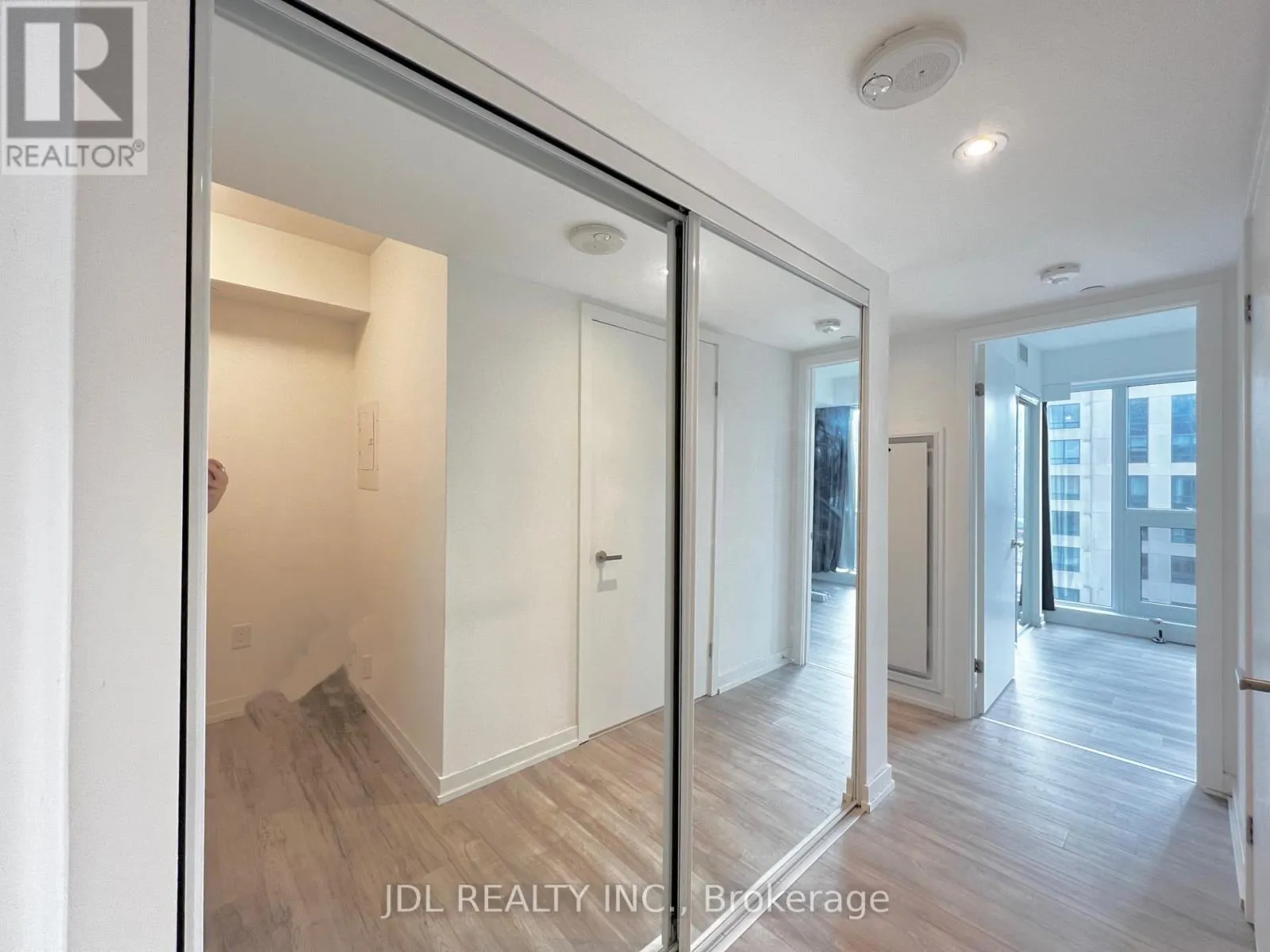 1002 - 77 SHUTER STREET