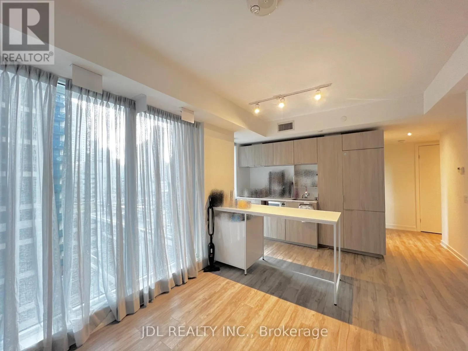 1002 - 77 SHUTER STREET