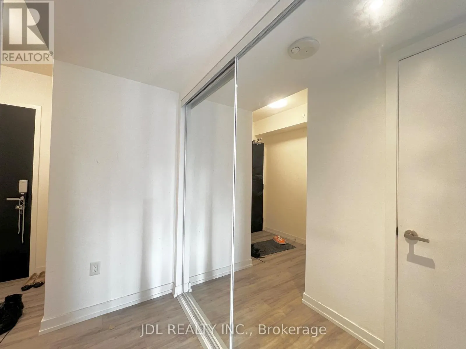 1002 - 77 SHUTER STREET