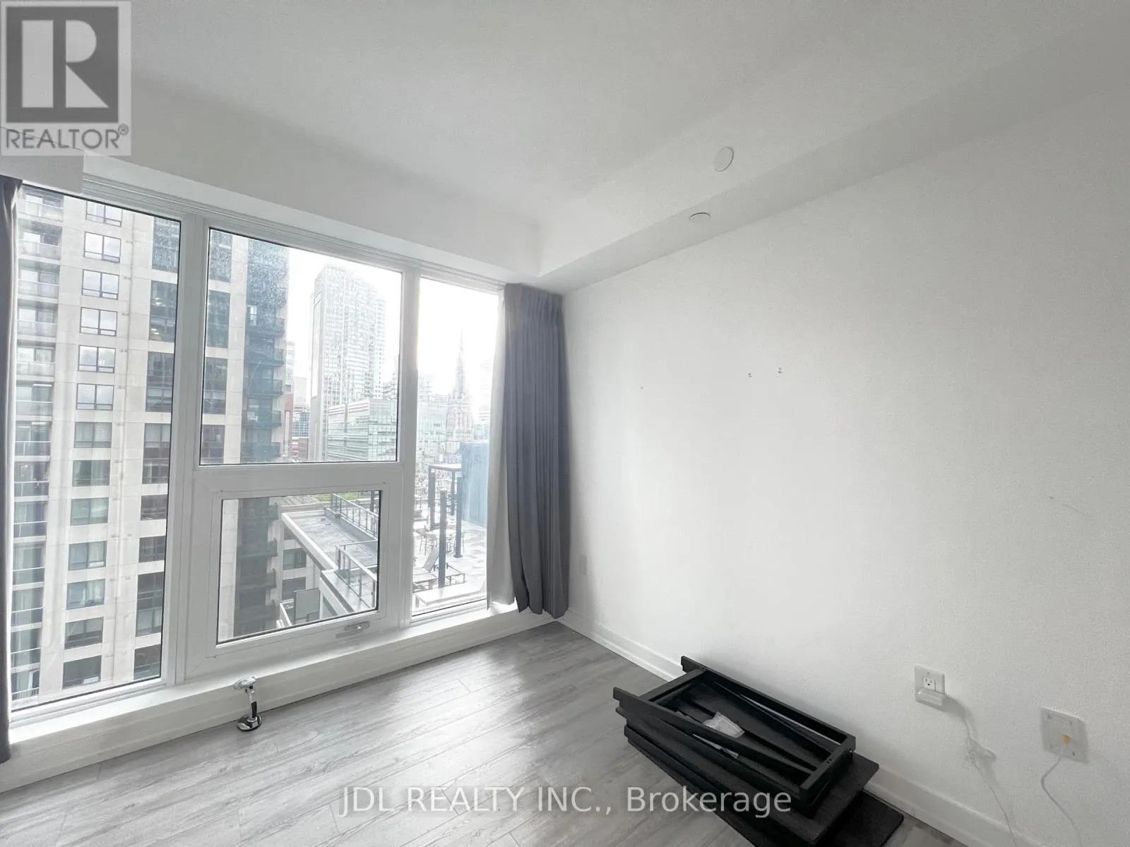 1002 - 77 SHUTER STREET