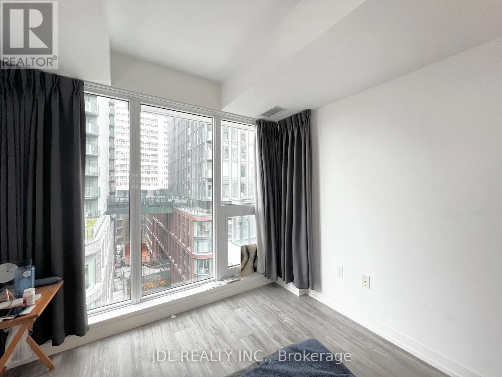 1002 - 77 SHUTER STREET