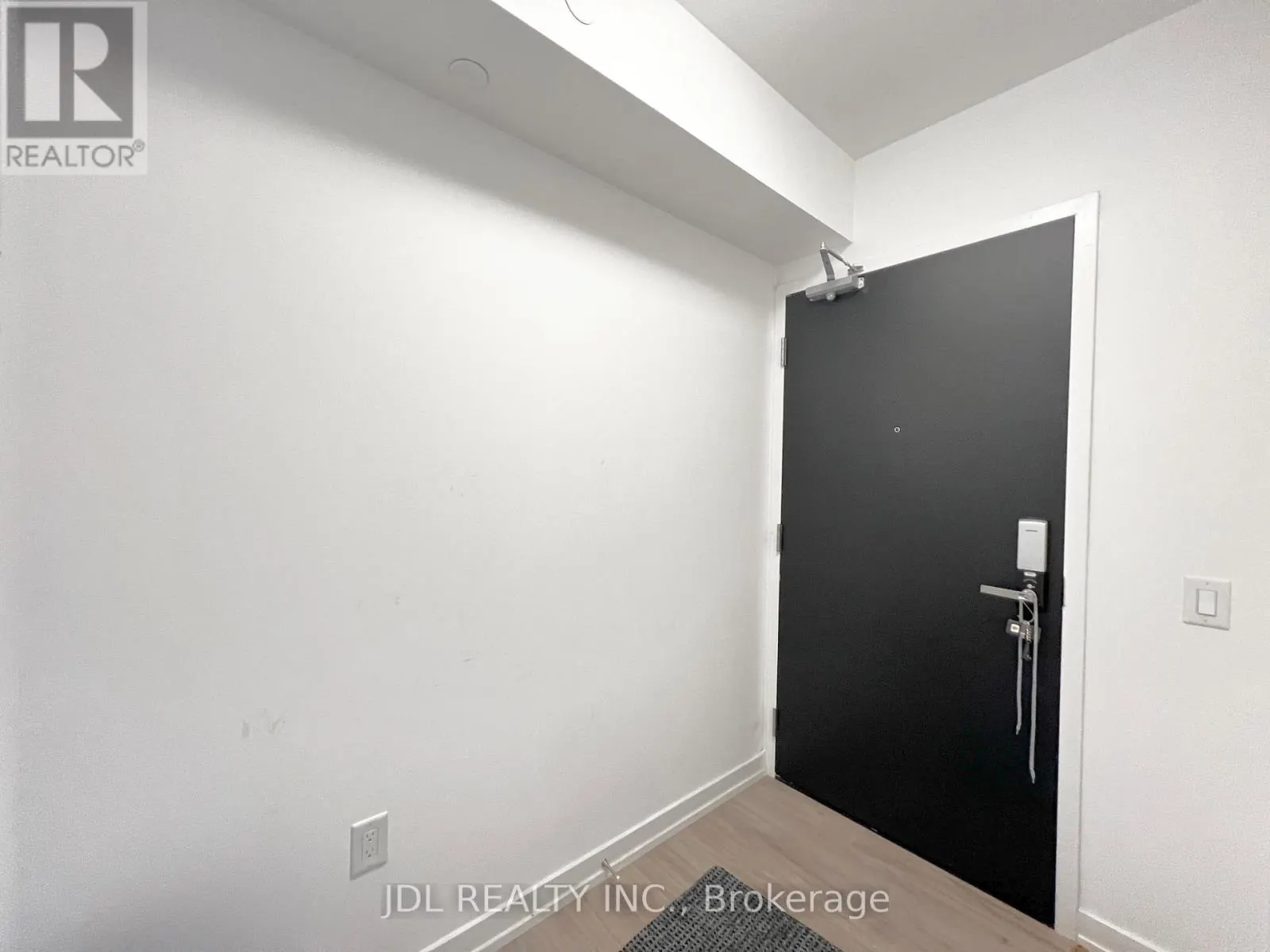 1002 - 77 SHUTER STREET