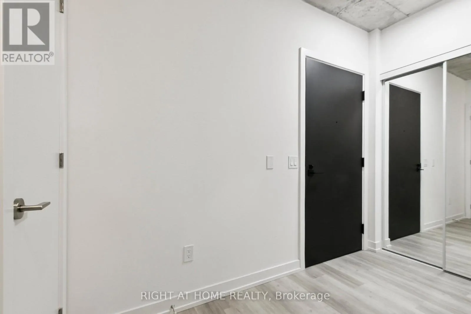 401 - 28 EASTERN AVENUE