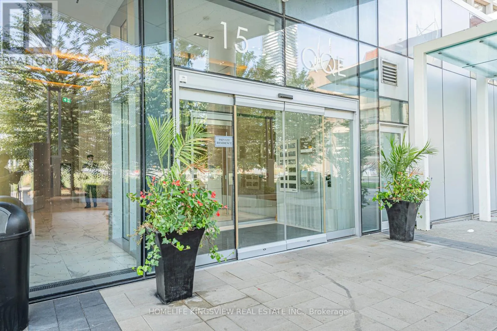 923 - 15 QUEENS QUAY E