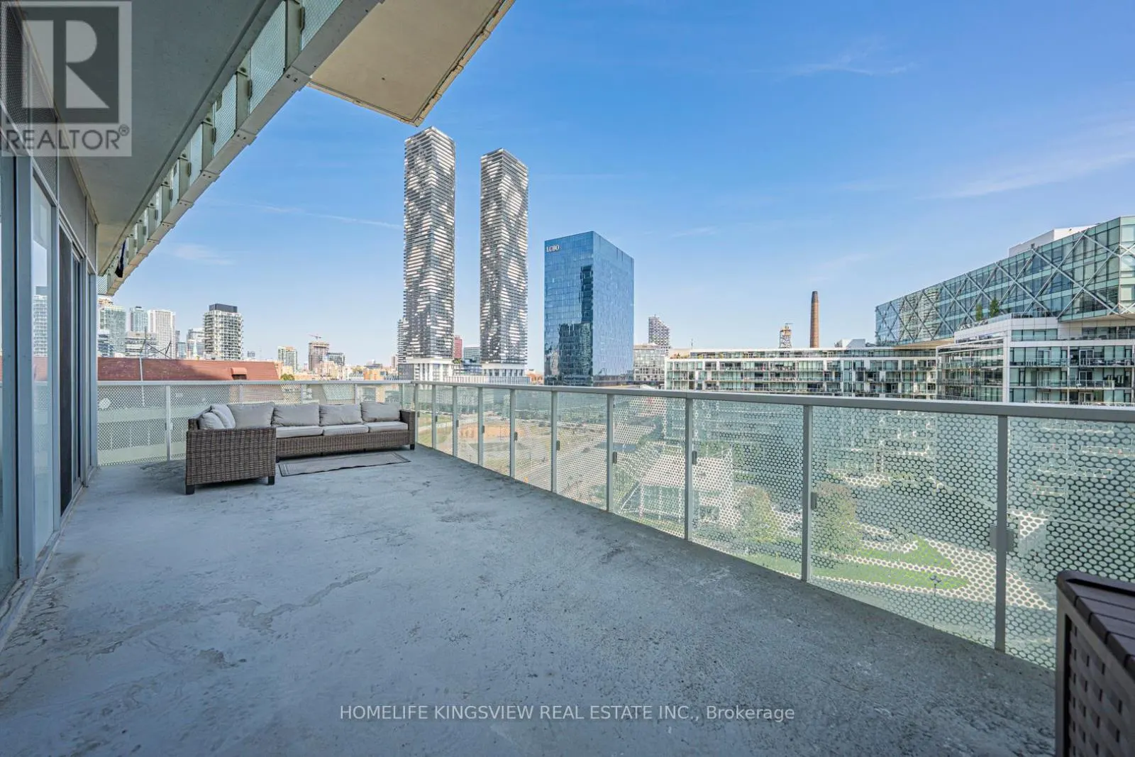 923 - 15 QUEENS QUAY E