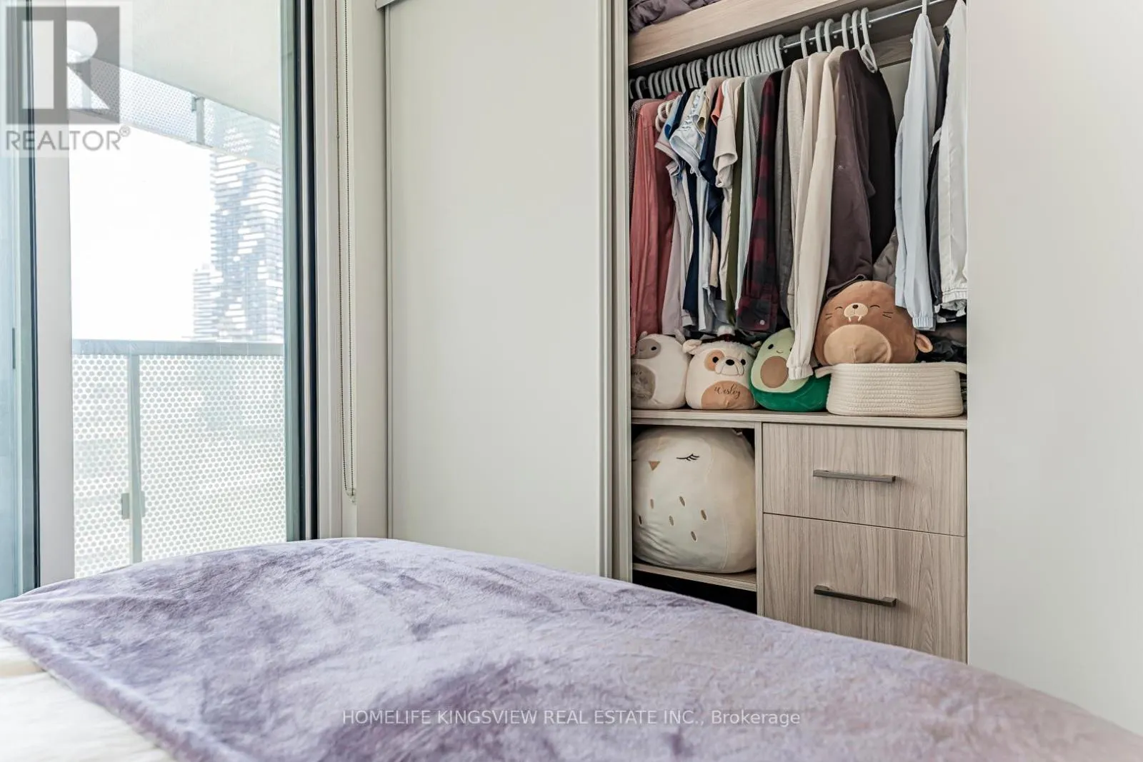 923 - 15 QUEENS QUAY E