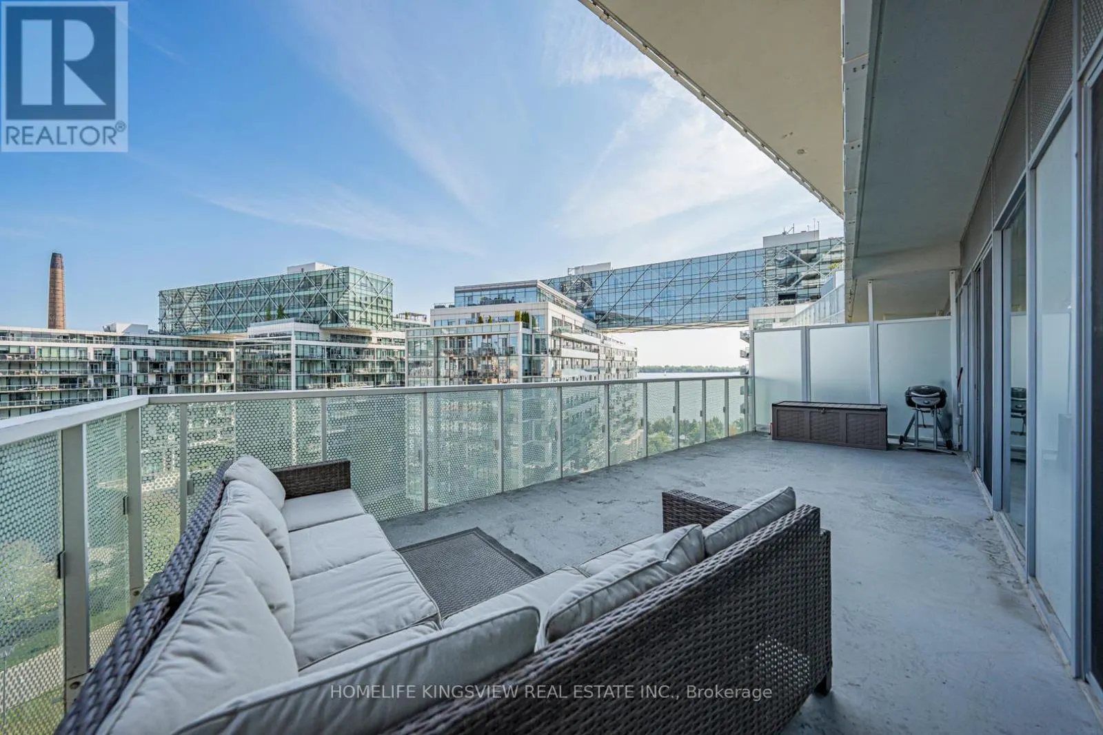 923 - 15 QUEENS QUAY E