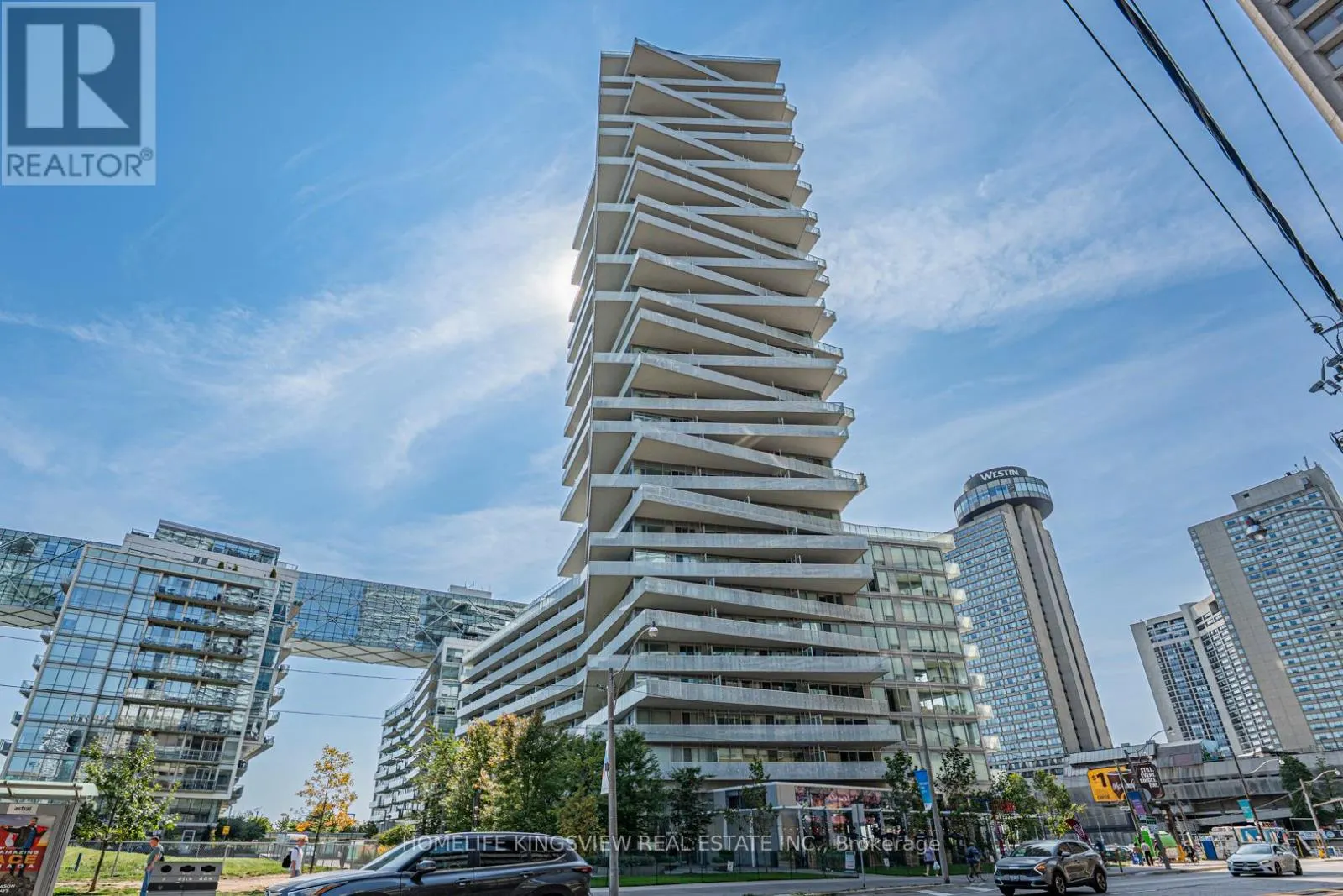 923 - 15 QUEENS QUAY E