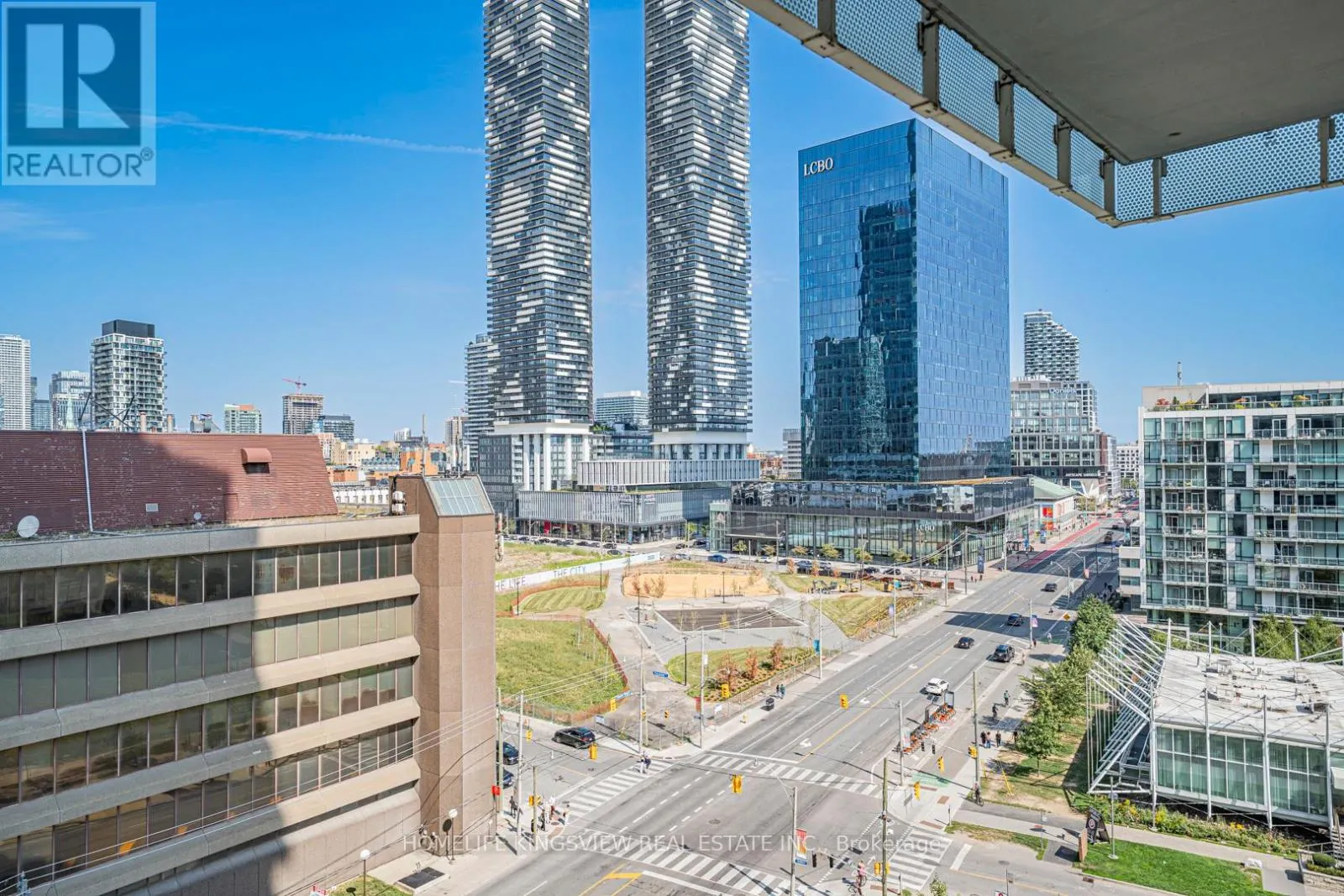 923 - 15 QUEENS QUAY E