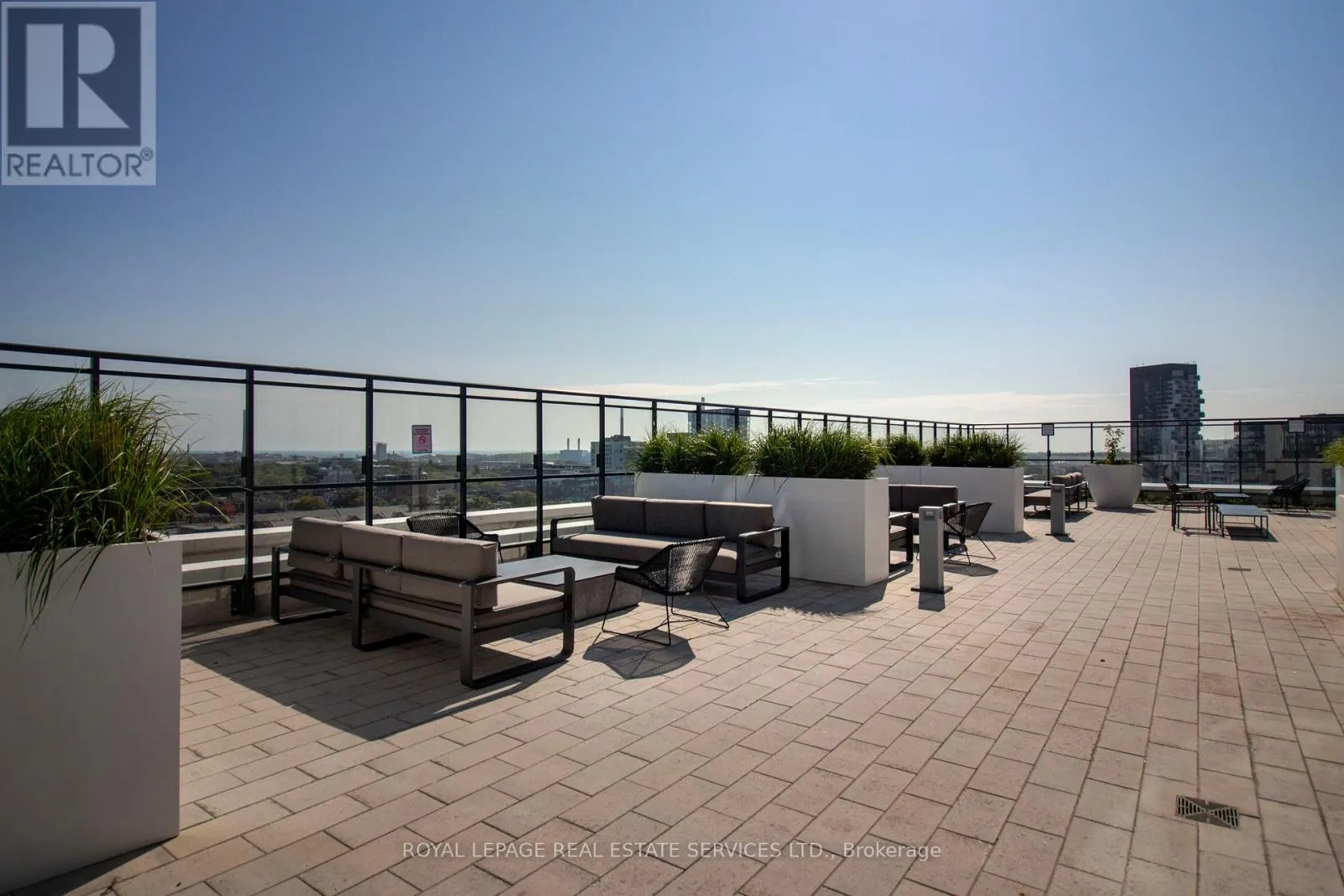 1207 - 5 DEFRIES STREET