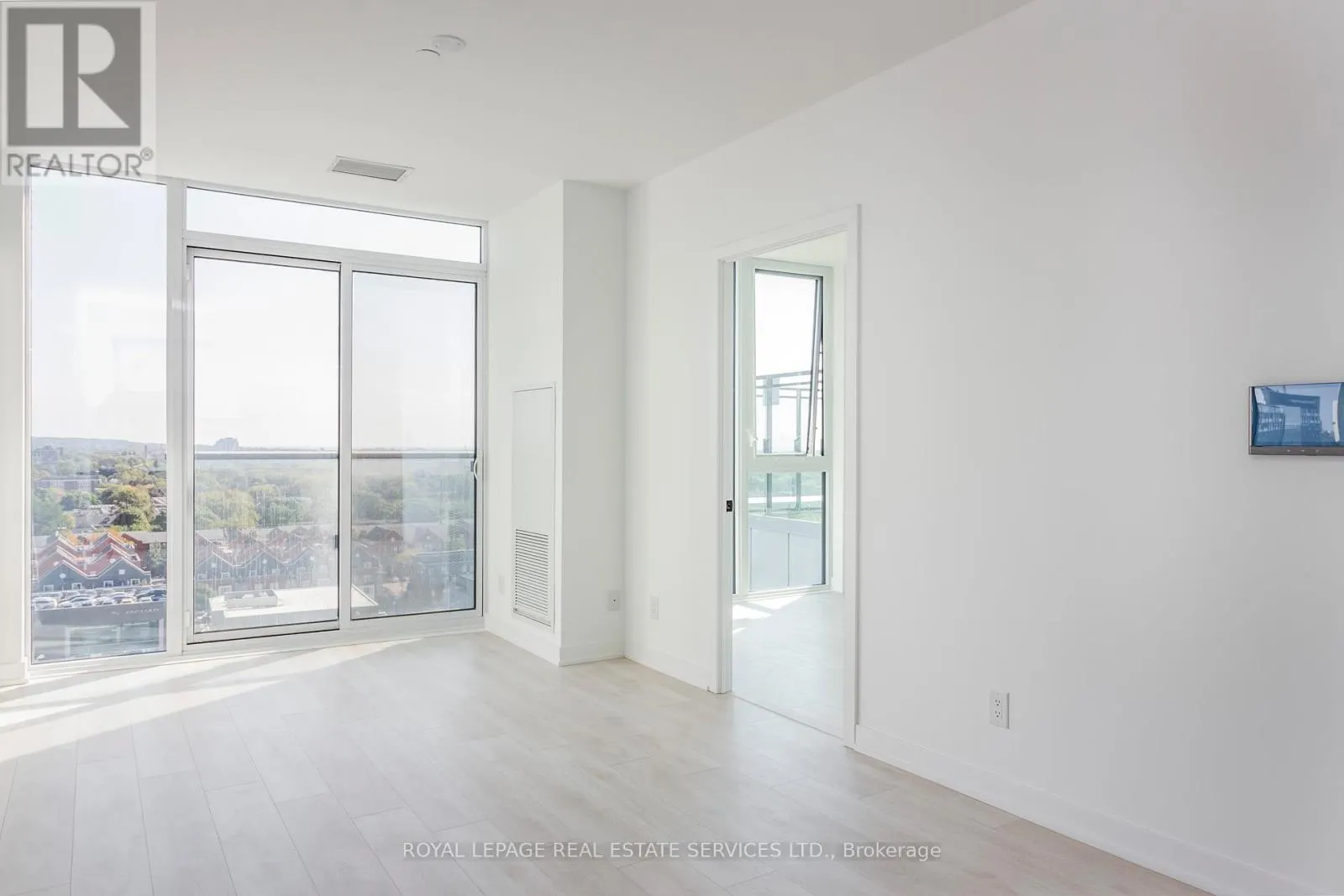 1207 - 5 DEFRIES STREET
