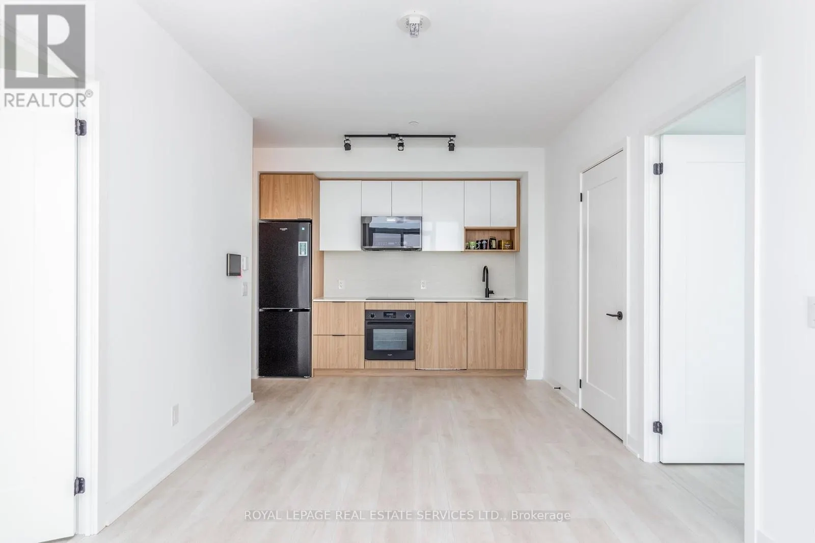 1207 - 5 DEFRIES STREET