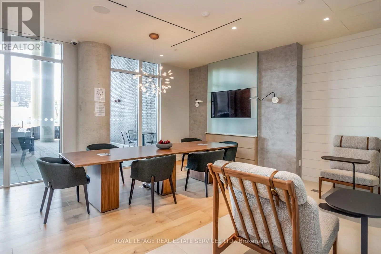 1207 - 5 DEFRIES STREET