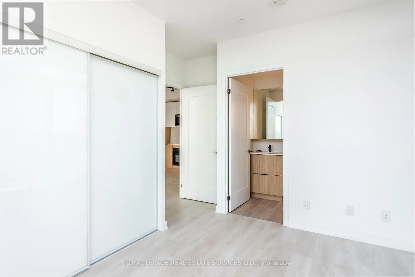 1207 - 5 DEFRIES STREET