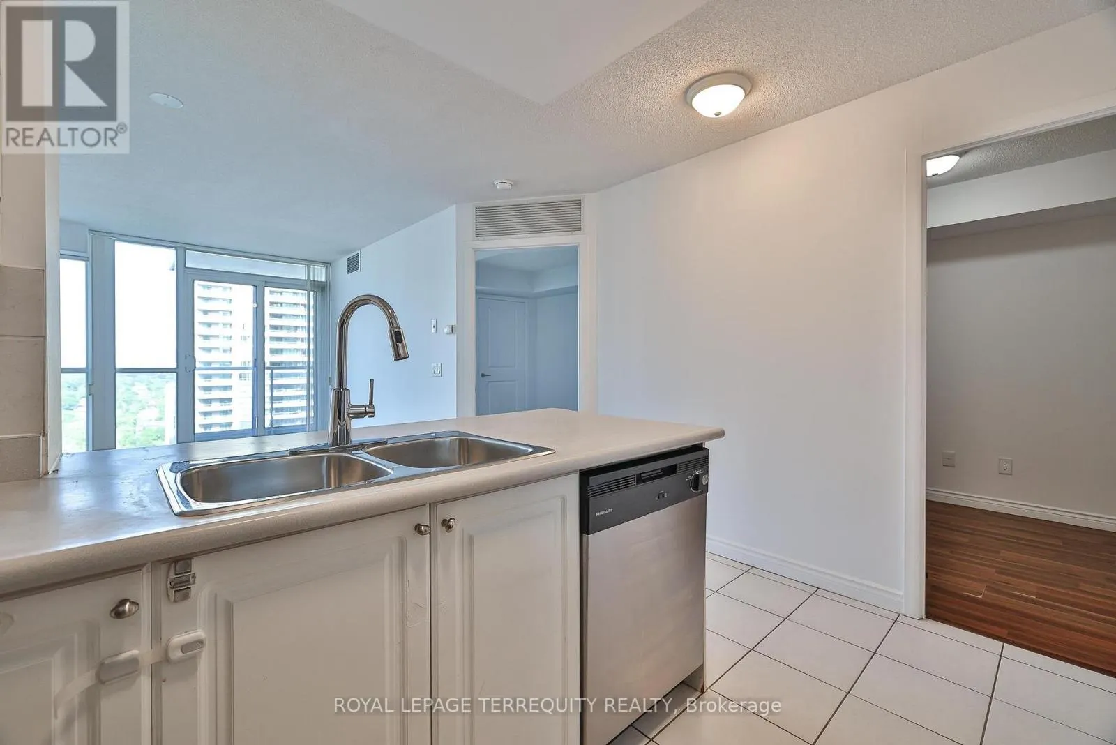 2706 - 4968 YONGE STREET