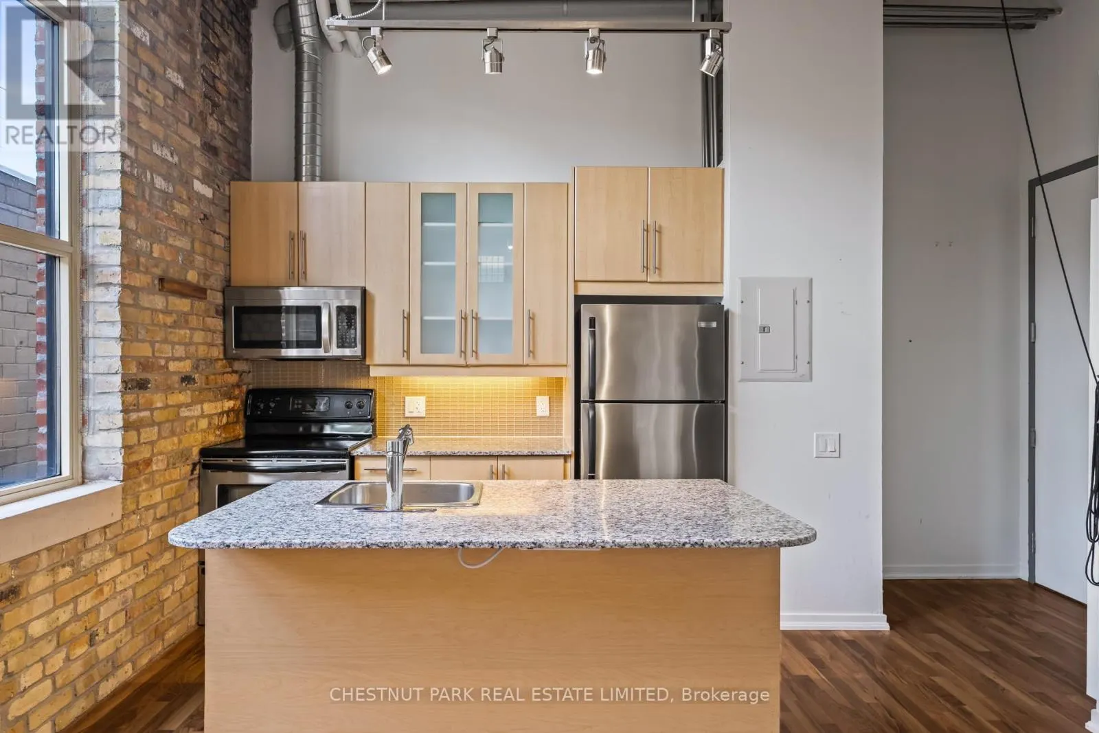 201 - 736 DUNDAS STREET E