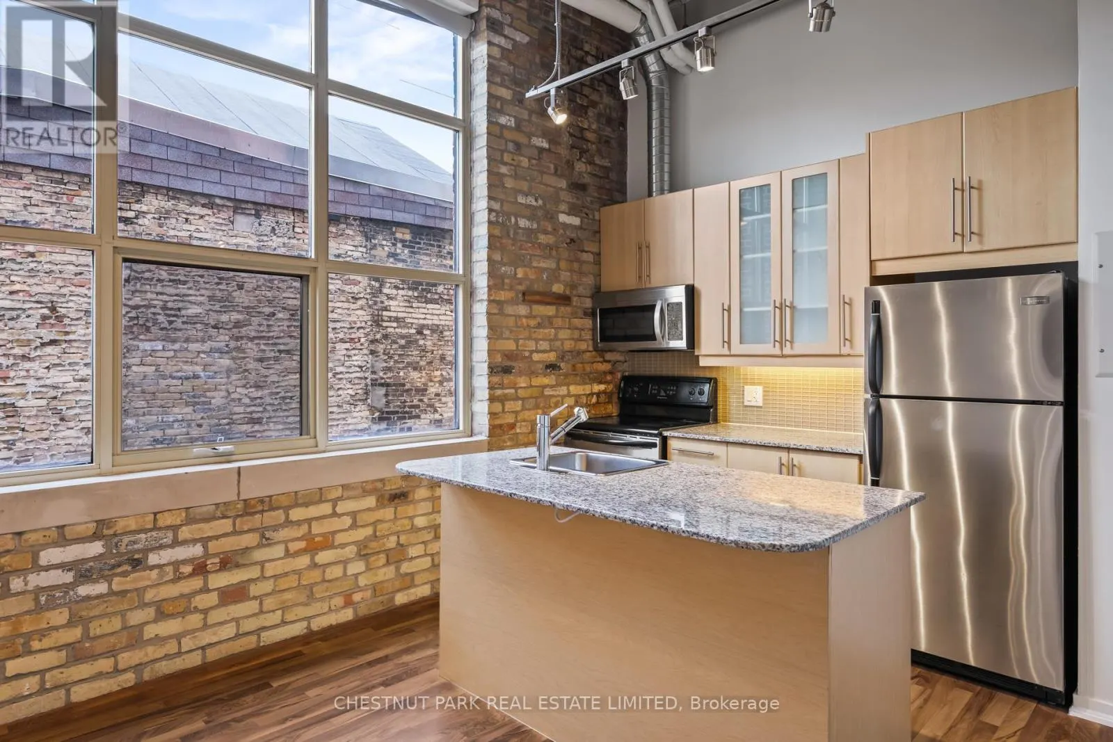 201 - 736 DUNDAS STREET E