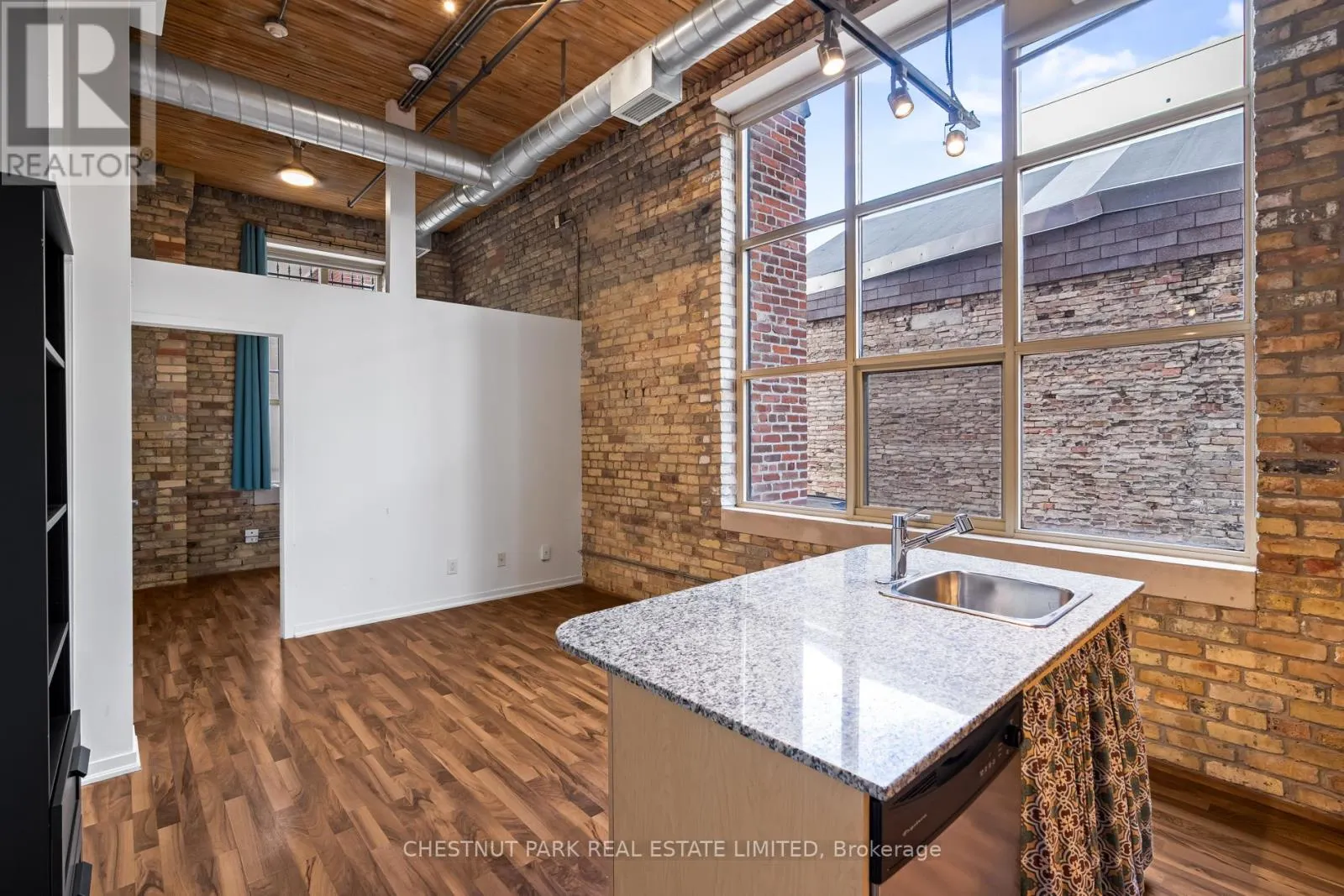 201 - 736 DUNDAS STREET E