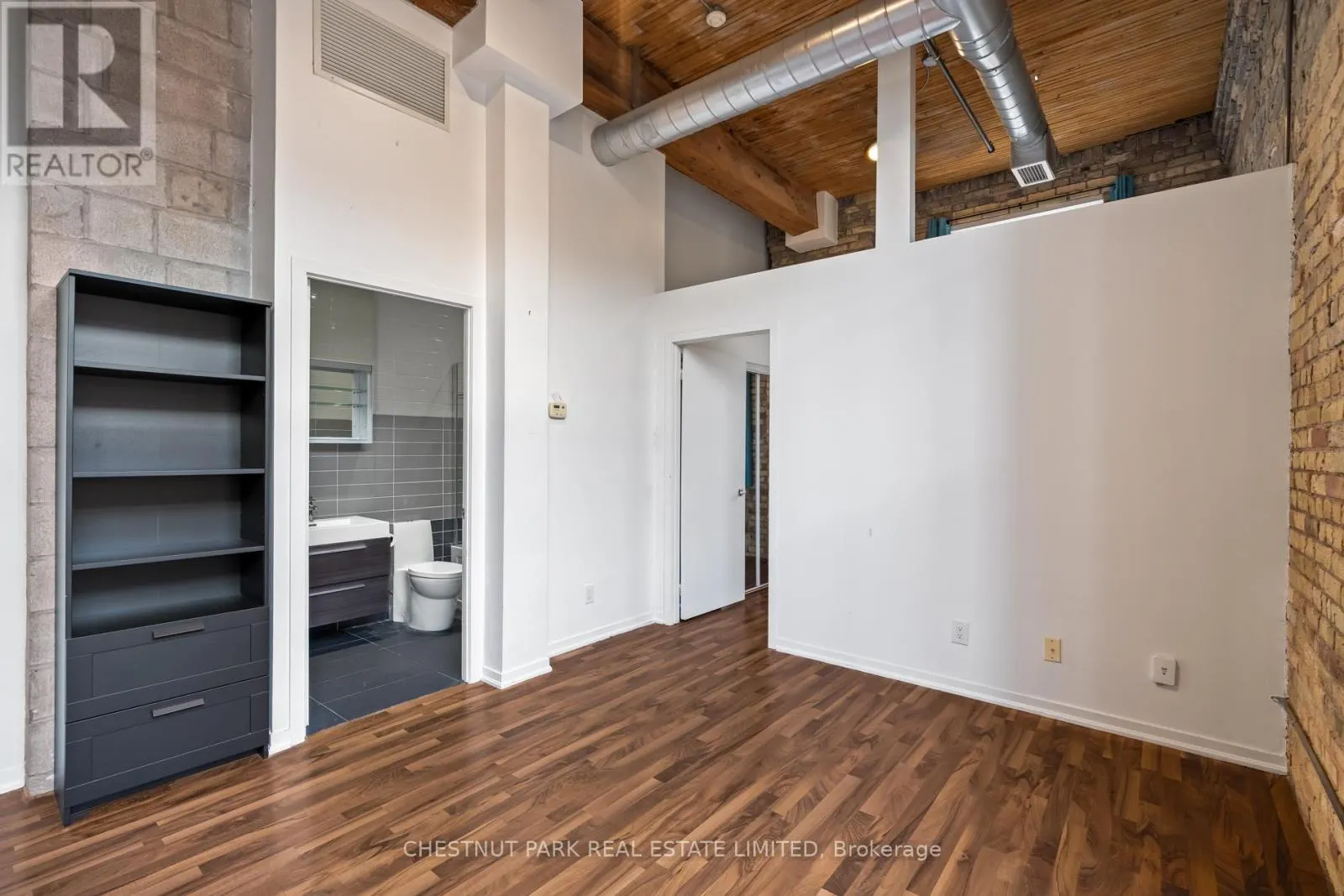 201 - 736 DUNDAS STREET E