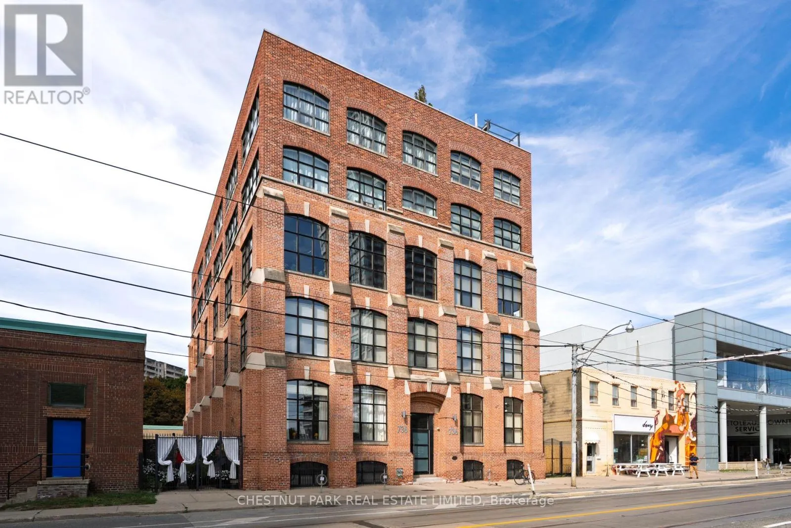201 - 736 DUNDAS STREET E